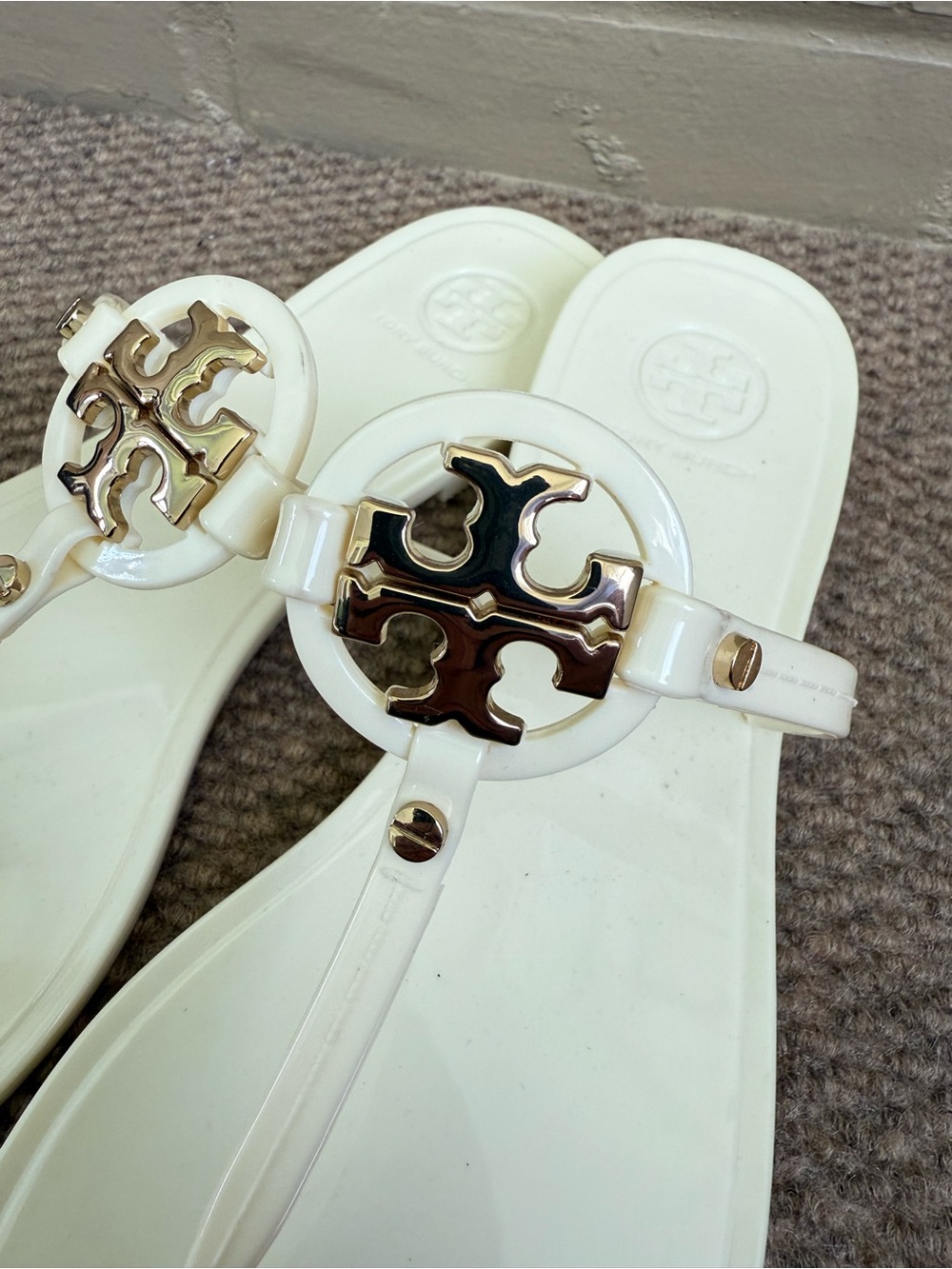 Tory Burch Mini Miller Women’s Jelly Flip Flip Sandals Ivory / Gold Size 7M EUC - Picture 2 of 5